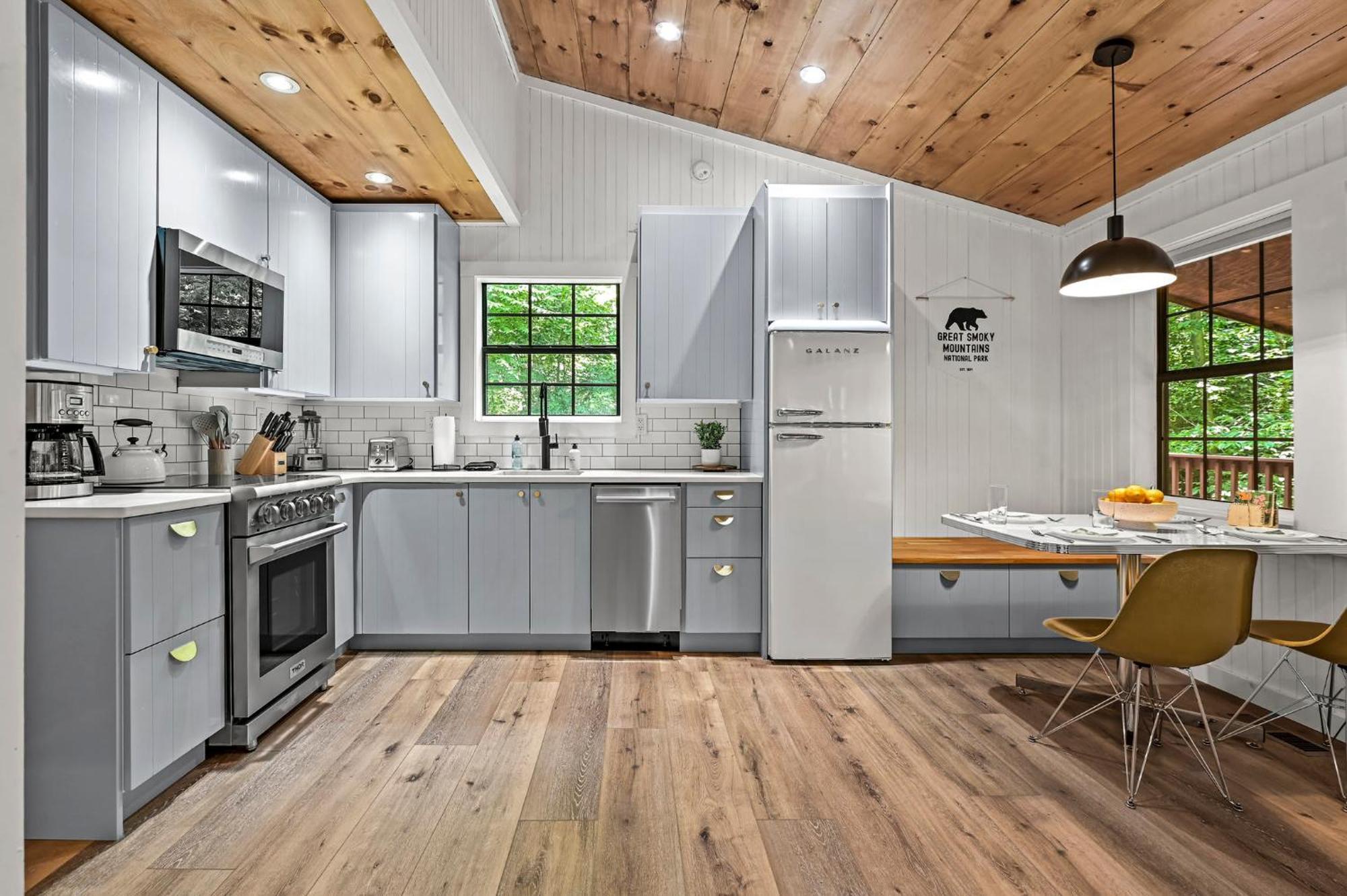 Smoky Mountains Hut Tub Cabin Dog Friendly เซอเวียร์วีล ภายนอก รูปภาพ